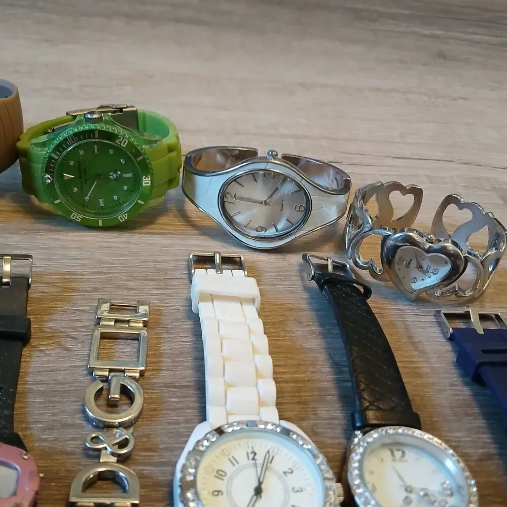 Huge Watch Lot of 35+ Mixed Brands Vintage & Modern Parts/Repair Untested-Box E